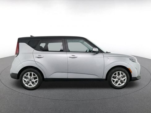 Used 2025 Kia Soul LX w/ LX Technology Package FWD image 8