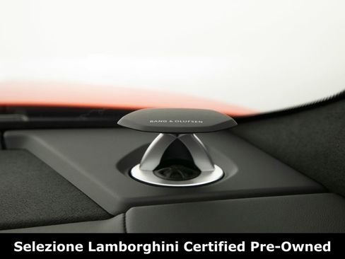 Used 2025 Lamborghini Urus SE image 33