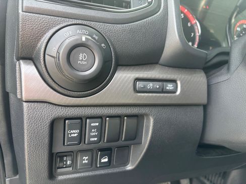 Used 2021 Nissan Titan PRO-4X w/ Pro-4x Convenience Package AWD/4WD image 10