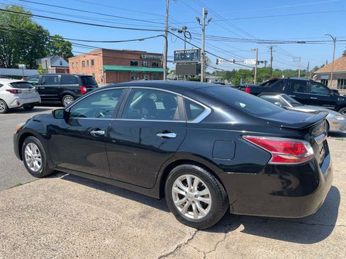 Used 2014 Nissan Altima 2.5 S w/ Sport Value Package FWD image 7