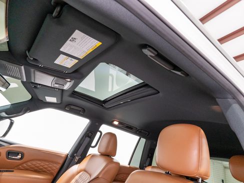 Used 2024 INFINITI QX80 Sensory AWD/4WD image 17