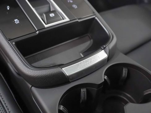 Certified 2026 Porsche Macan Turbo AWD/4WD image 33