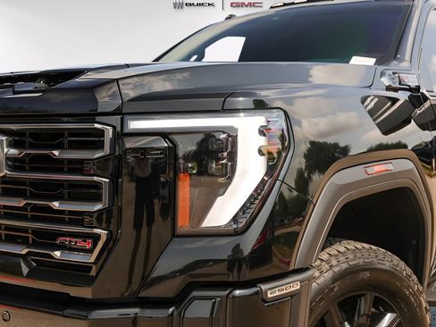 Used 2025 GMC Sierra 2500 AT4 w/ AT4 Premium Plus Package AWD/4WD image 3