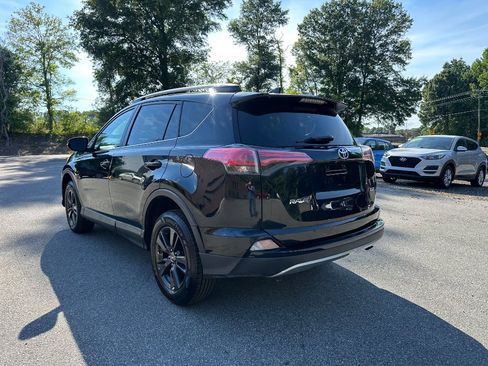 Used 2018 Toyota RAV4 XLE w/ Plus Extra Value Package FWD image 5