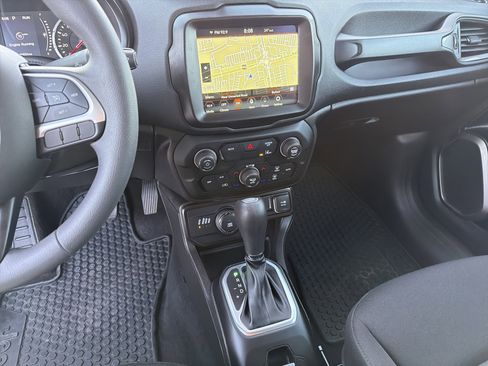 Used 2023 Jeep Renegade Latitude image 29