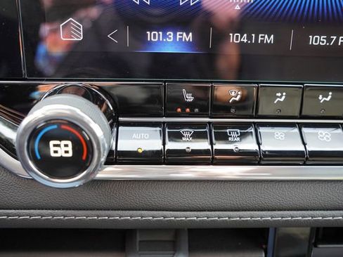 Used 2024 Chevrolet Colorado LT w/ LT Convenience Package II image 25