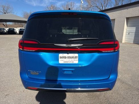New 2026 Chrysler Pacifica Select image 5