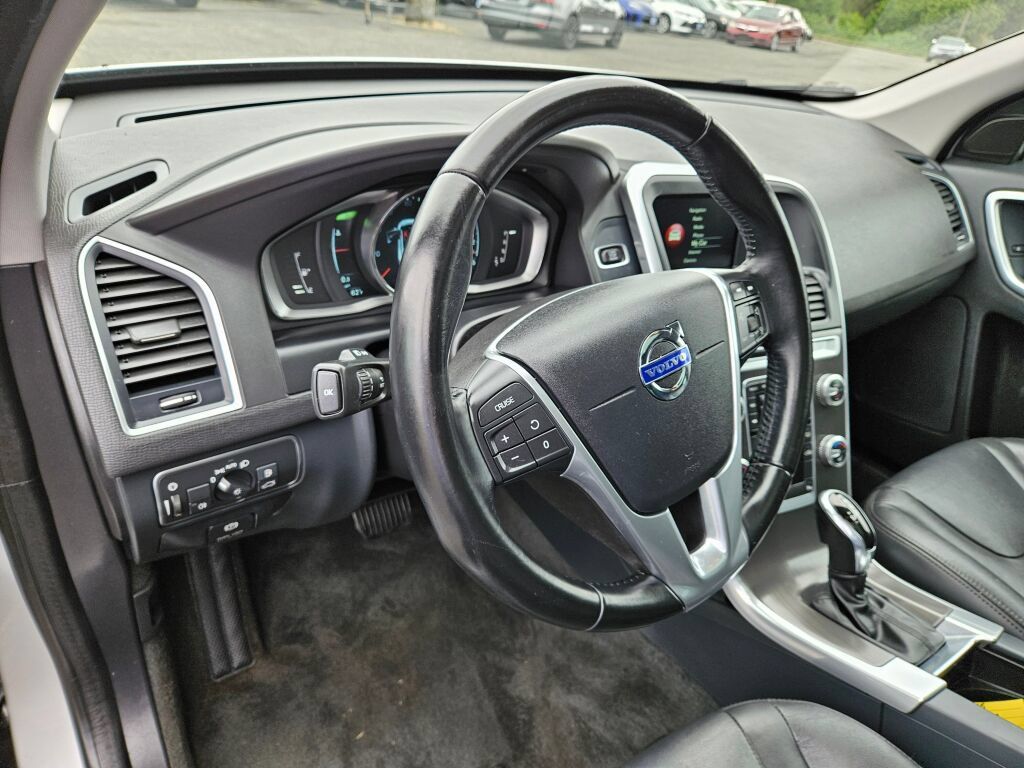 Used 2015 Volvo XC60 T5 AWD/4WD image 25