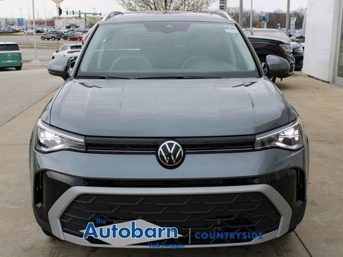 Used 2025 Volkswagen Taos SE AWD/4WD image 2
