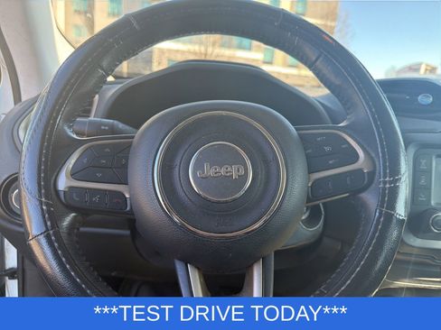 Used 2017 Jeep Renegade Latitude image 10