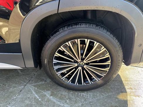 Used 2025 Volkswagen Tiguan S w/ 18" Wheel Package image 6