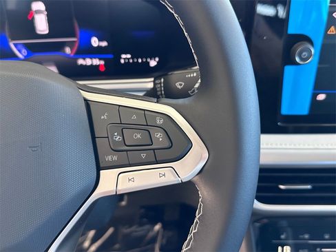 New 2026 Volkswagen Taos SE image 12