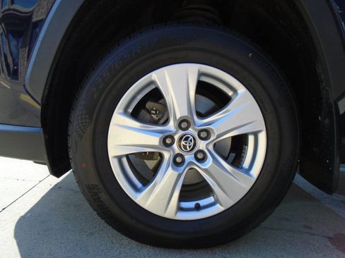 Used 2021 Toyota RAV4 XLE FWD image 27