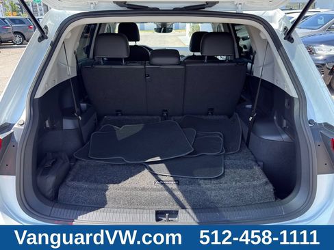 Used 2023 Volkswagen Tiguan SE w/ Panoramic Sunroof Package FWD image 11