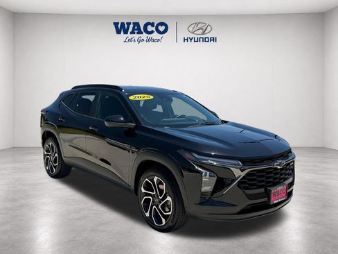 Used 2025 Chevrolet Trax RS w/ Sunroof Package FWD image 1