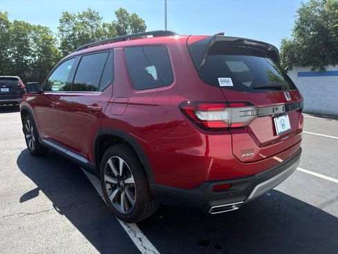 Certified 2025 Honda Pilot Touring image 3