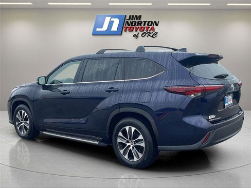 Used 2025 Toyota Highlander XLE image 7