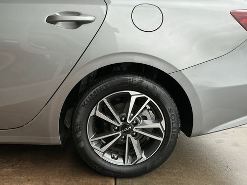 Used 2023 Kia Forte LXS w/ LXS Technology Package image 23