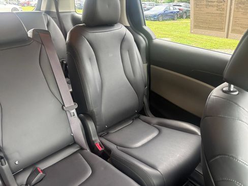 Used 2026 Kia Carnival FWD image 40