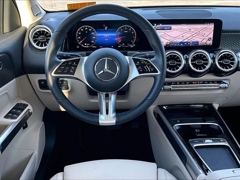 Used 2025 Mercedes-Benz GLB 250 image 6