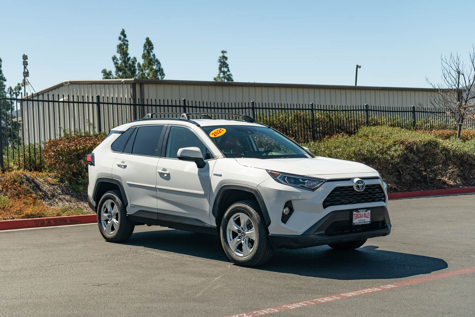 Certified 2021 Toyota RAV4 XLE w/ XLE Grade Weather Package AWD/4WD image 3