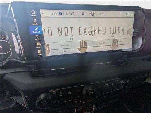 New 2025 Jeep Gladiator Sport image 3