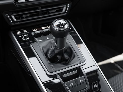 Used 2022 Porsche 911 AWD/4WD image 28