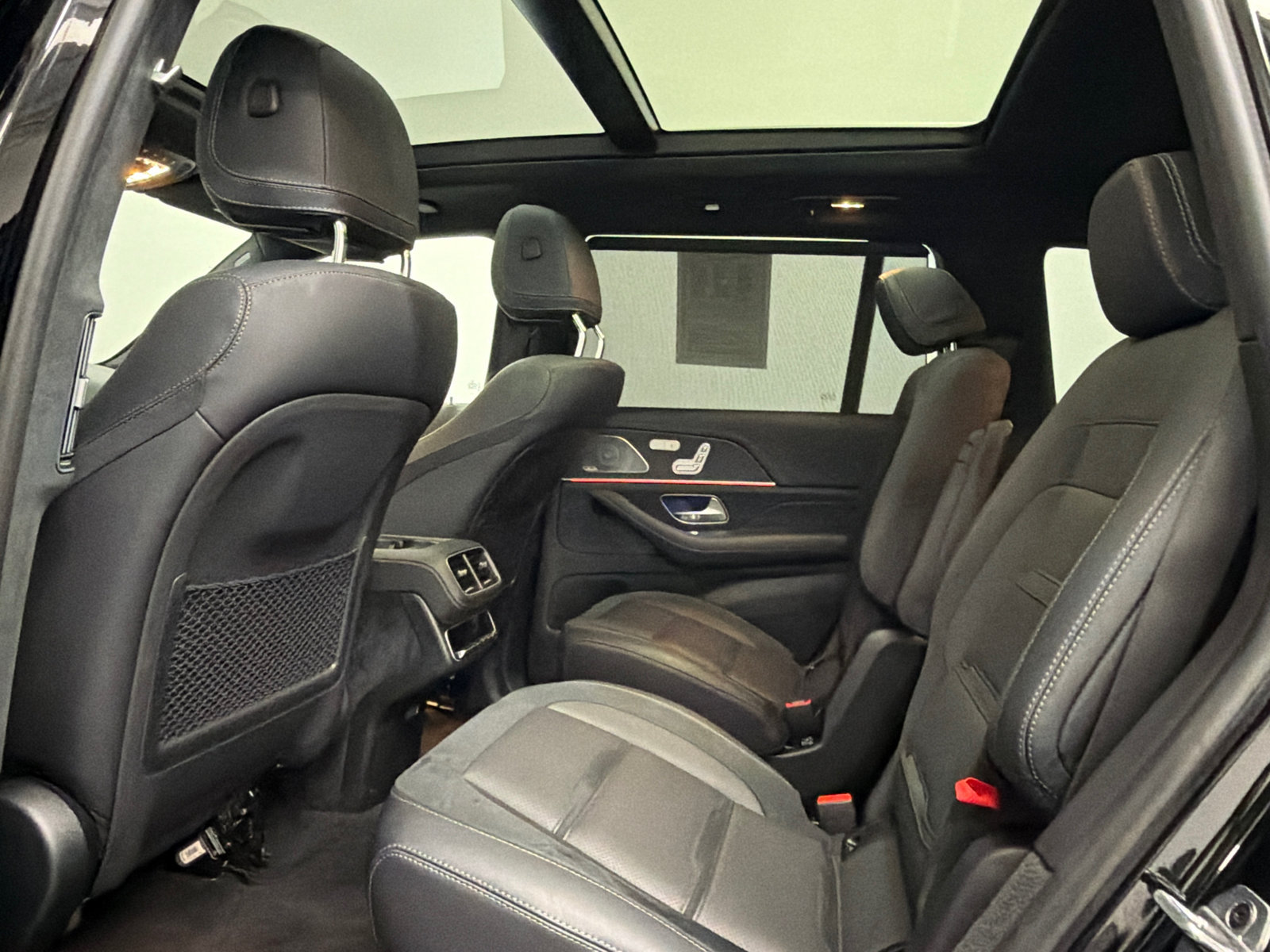 Used 2025 Mercedes-Benz GLS 63 AMG 4MATIC image 33