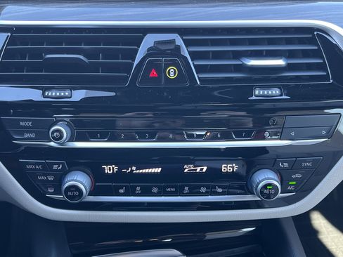 Used 2021 BMW 530i w/ Premium Package image 6