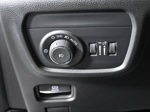 New 2025 Jeep Grand Cherokee Overland w/ Adv Protech Group III image 25