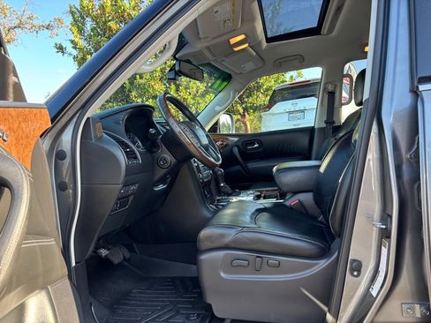 Used 2017 INFINITI QX80 2WD w/ Driver Assistance Package image 9