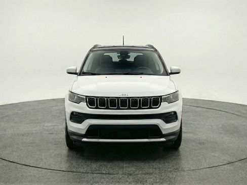 Used 2025 Jeep Compass Limited AWD/4WD image 2