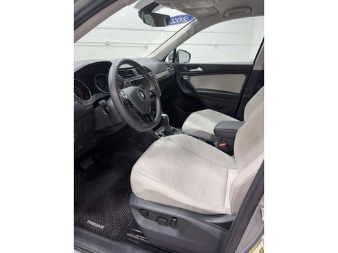 Used 2021 Volkswagen Tiguan SE AWD/4WD image 9