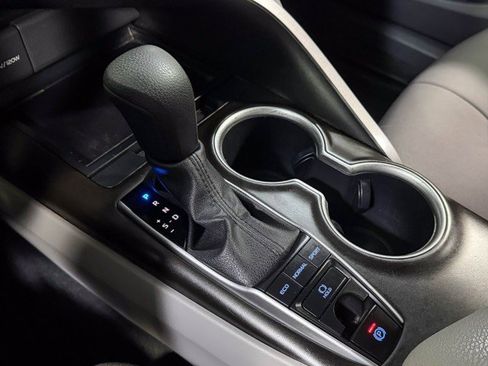 Used 2022 Toyota Camry LE image 25