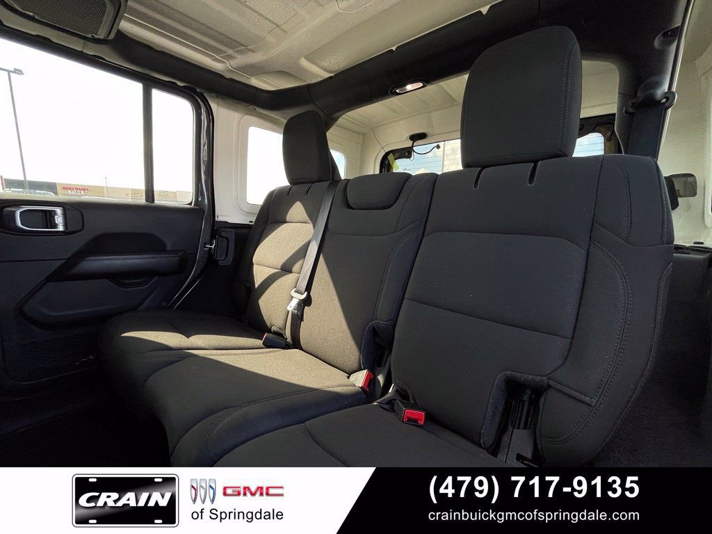 Used 2020 Jeep Wrangler Unlimited Sahara AWD/4WD image 24