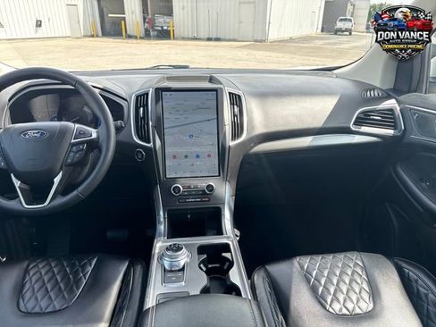 Used 2024 Ford Edge Titanium w/ Equipment Group 301A AWD/4WD image 17