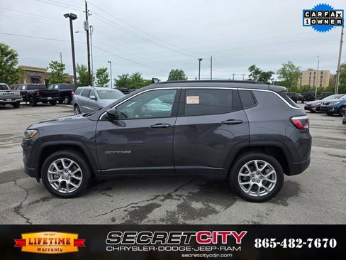 Used 2024 Jeep Compass Latitude image 8