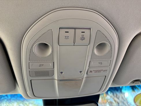 Used 2021 Genesis G70 2.0T image 30