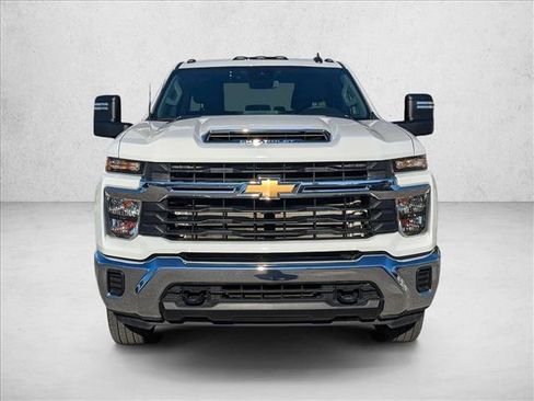 Used 2024 Chevrolet Silverado 3500 LT image 2