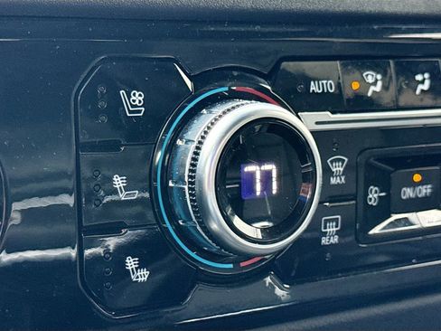 Used 2023 GMC Sierra 1500 SLT w/ SLT Premium Package image 21