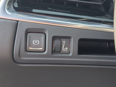 Certified 2024 Cadillac XT6 Luxury FWD image 17