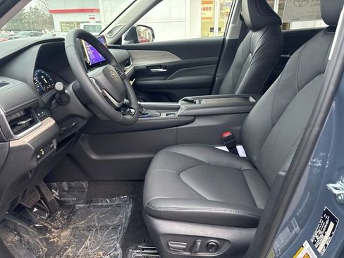 New 2026 Toyota Grand Highlander Limited image 11