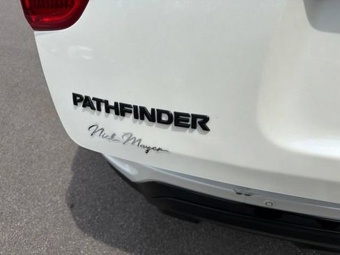 Used 2018 Nissan Pathfinder SL w/ Midnight Edition Package AWD/4WD image 12