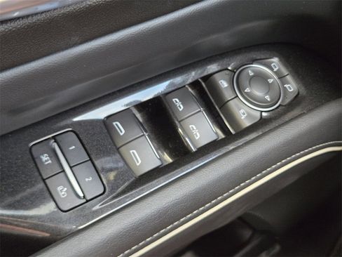 Used 2023 Cadillac Escalade ESV Premium Luxury image 29