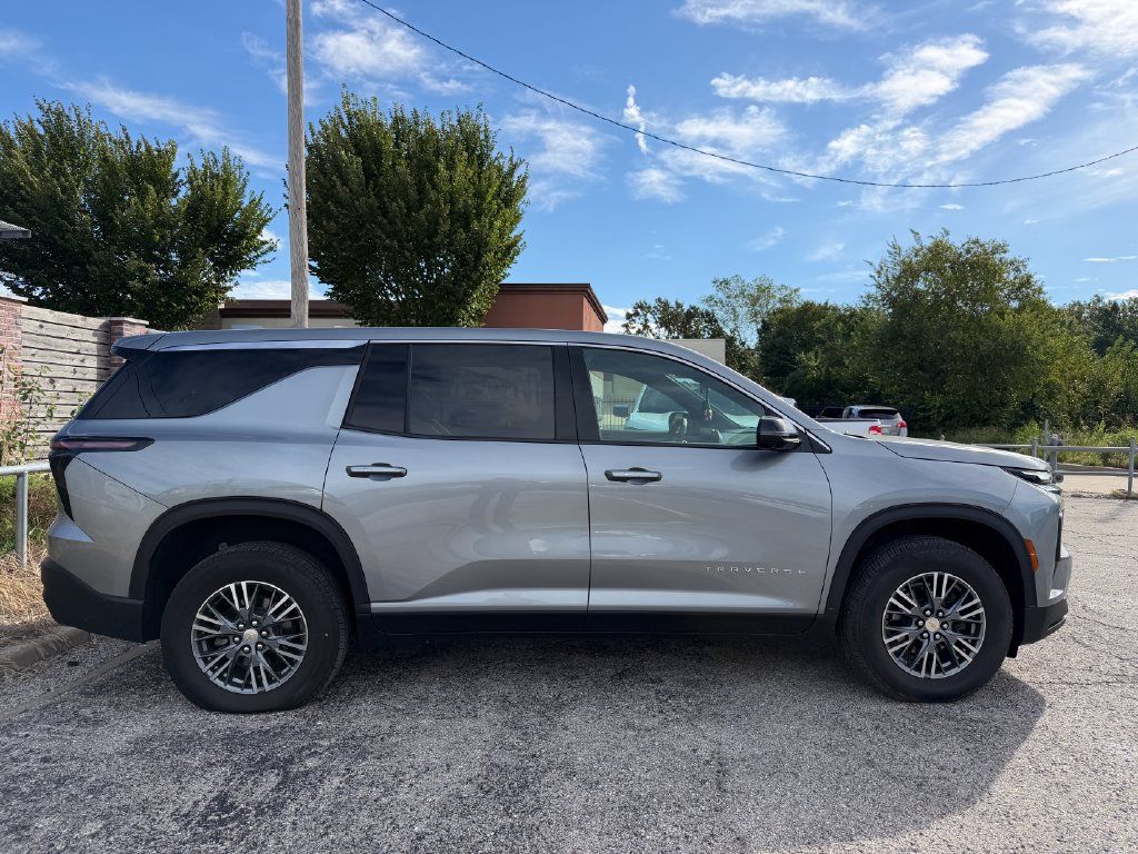 Used 2024 Chevrolet Traverse LS w/ LPO, Floor Liner Package FWD image 2