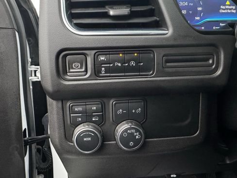 Used 2023 Chevrolet Suburban LT image 15