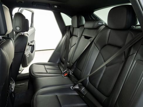 New 2026 Porsche Macan image 22