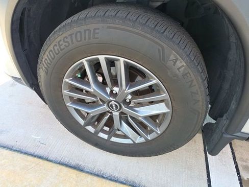 Used 2024 Nissan Rogue S FWD image 10