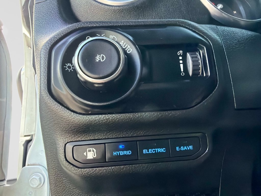 Used 2023 Jeep Wrangler Unlimited Sahara w/ Cold Weather Group AWD/4WD image 31