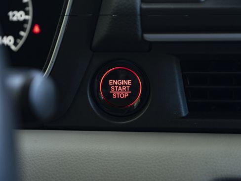 Used 2025 Honda Pilot EX-L image 25